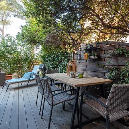 Апартаменты Atypical Old Town In Large Terrace