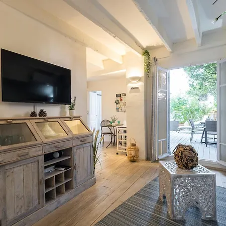 Atypical Old Town In Large Terrace Канны