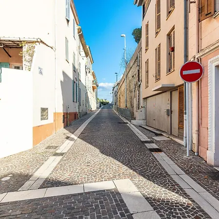 Апартаменты Atypical Old Town In Large Terrace
