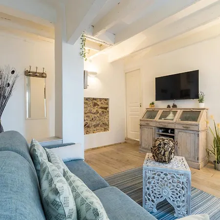 Atypical Old Town In Large Terrace