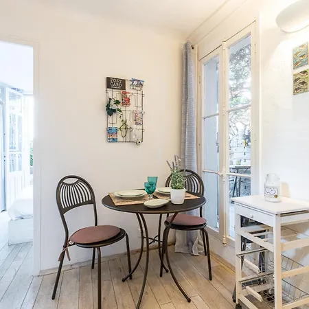 Atypical Old Town In Large Terrace Апартаменты