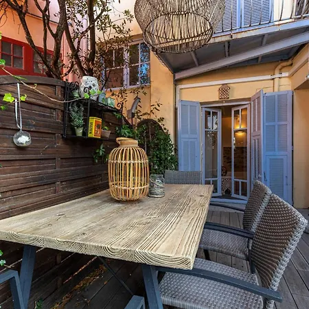 Atypical Old Town In Large Terrace Apartment