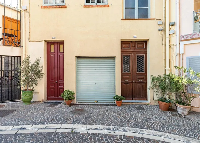 Atypical Old Town In Large Terrace Daire